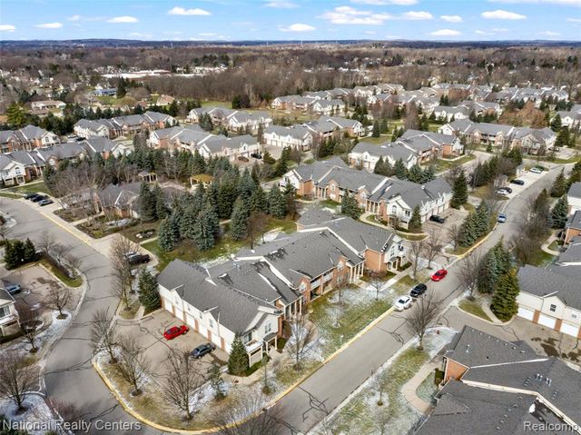 7201 Farmingdale Lane, Walled Lake, MI 48390