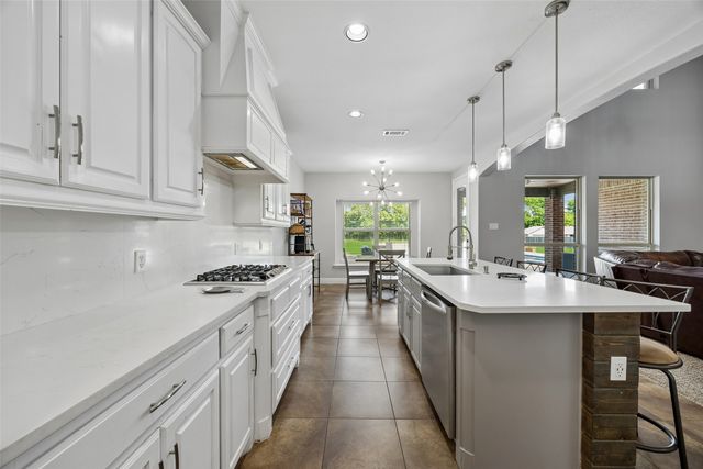 1310 Billingsley Drive, Waxahachie, TX 75167