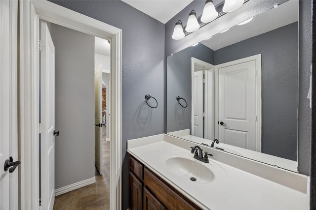 1310 Billingsley Drive, Waxahachie, TX 75167