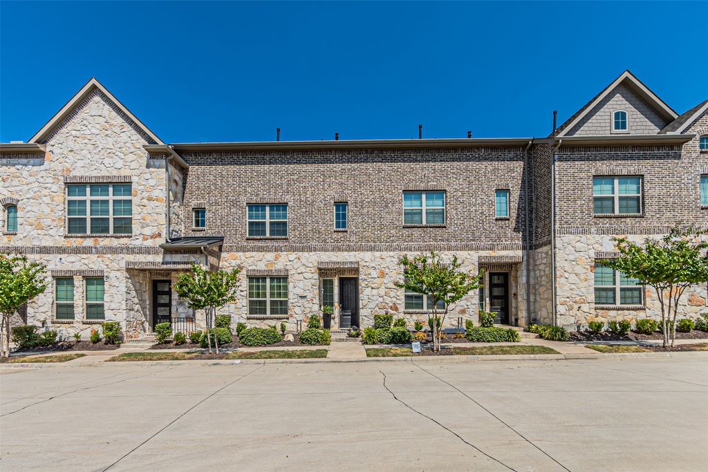 2841 Troutt Drive, Carrollton, TX 75010
