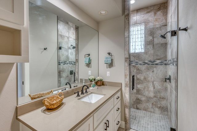 124 Apache Tears DR, Horseshoe Bay, TX 78657