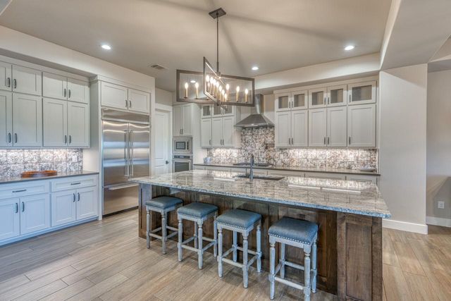 124 Apache Tears DR, Horseshoe Bay, TX 78657