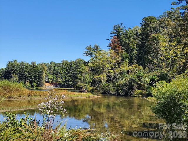 62 Oscelake Way, Hendersonville, NC 28739