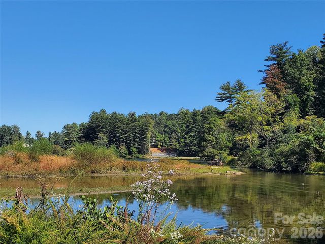 62 Oscelake Way, Hendersonville, NC 28739