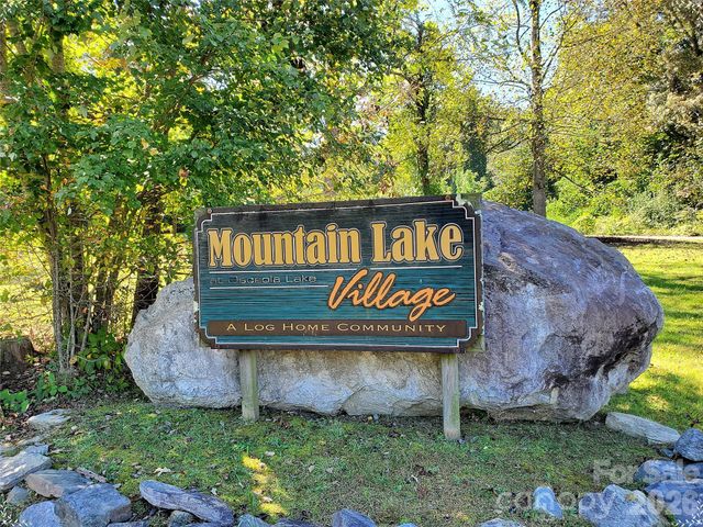 62 Oscelake Way, Hendersonville, NC 28739