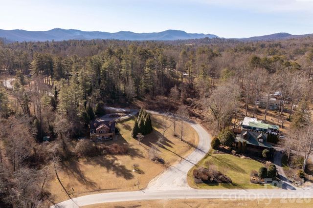 62 Oscelake Way, Hendersonville, NC 28739