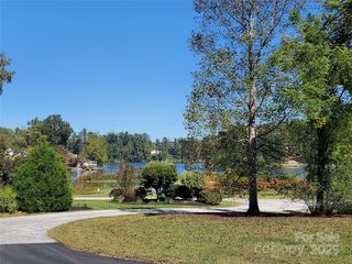 62 Oscelake Way, Hendersonville, NC 28739