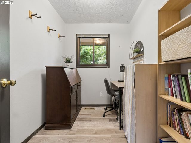 15120 Se FRANKLIN St, Portland, OR 97236