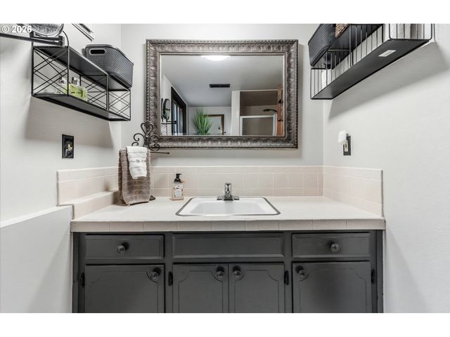 15120 Se FRANKLIN St, Portland, OR 97236