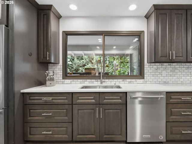 15120 Se FRANKLIN St, Portland, OR 97236