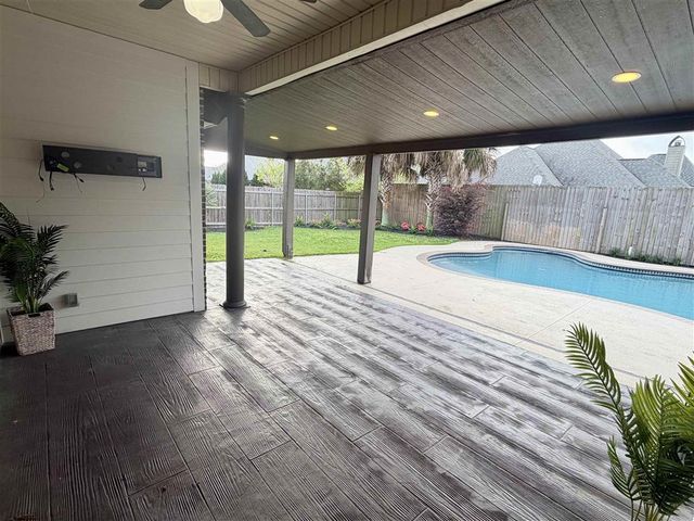 1023 N Worthington Dr Drive, Lake Charles, LA 70605