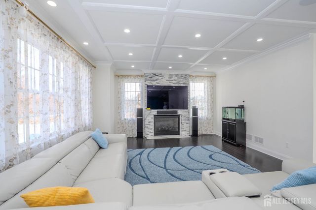 2 Hitching Post Place, Monroe, NJ 08831