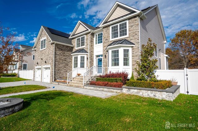 2 Hitching Post Place, Monroe, NJ 08831