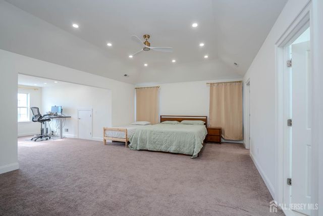 2 Hitching Post Place, Monroe, NJ 08831