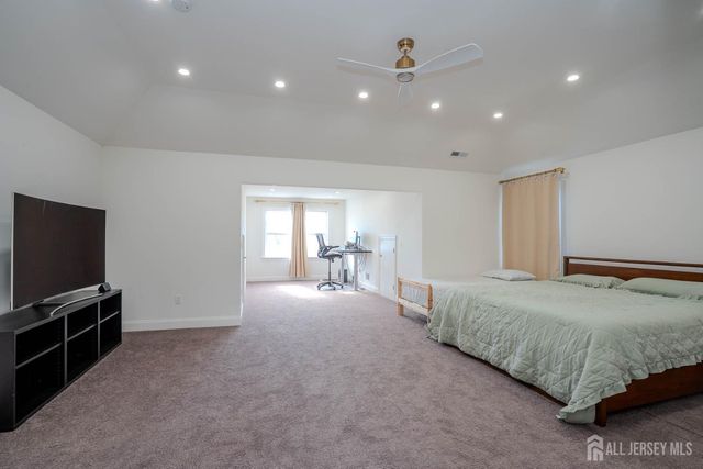 2 Hitching Post Place, Monroe, NJ 08831