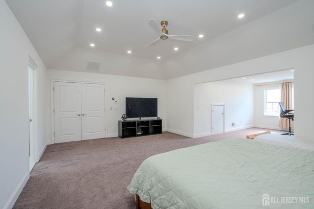 2 Hitching Post Place, Monroe, NJ 08831