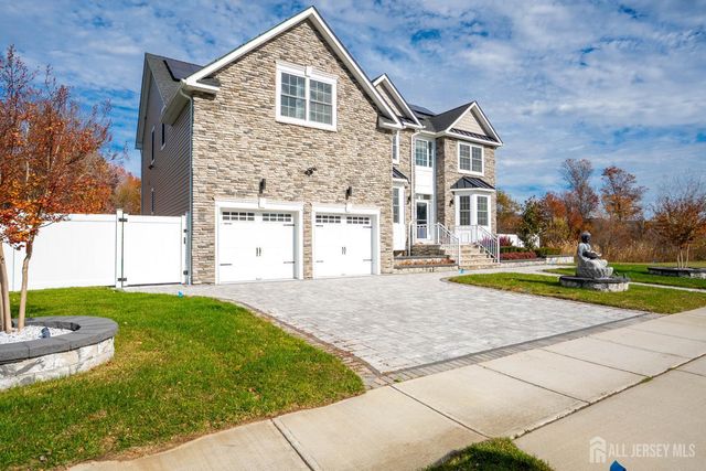 2 Hitching Post Place, Monroe, NJ 08831