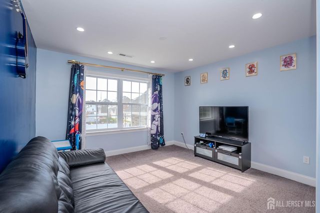 2 Hitching Post Place, Monroe, NJ 08831