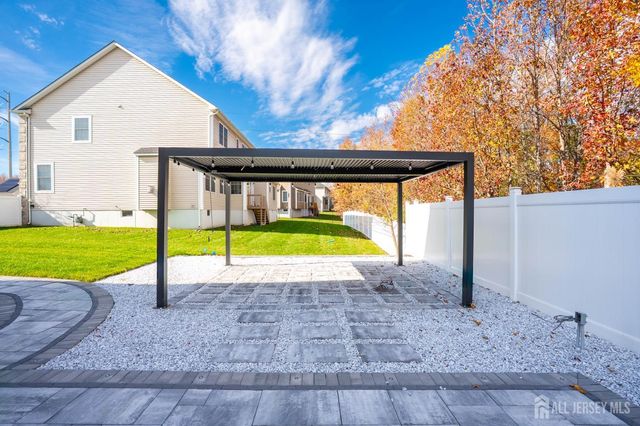 2 Hitching Post Place, Monroe, NJ 08831