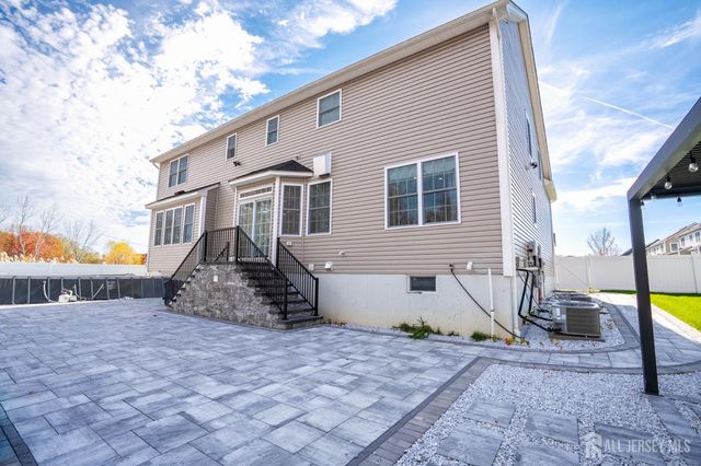 2 Hitching Post Place, Monroe, NJ 08831