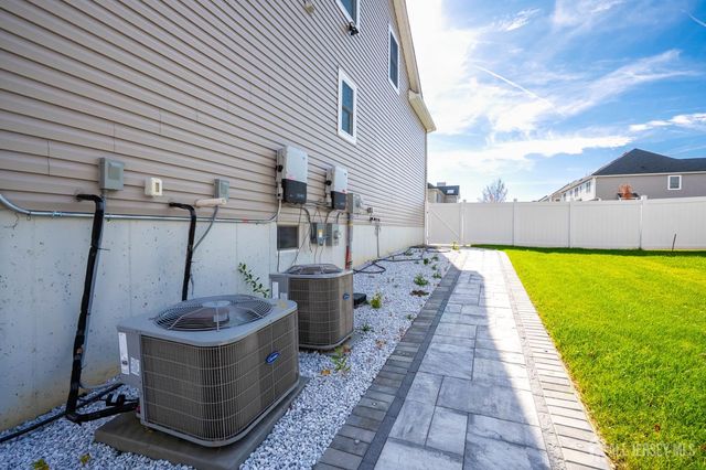 2 Hitching Post Place, Monroe, NJ 08831