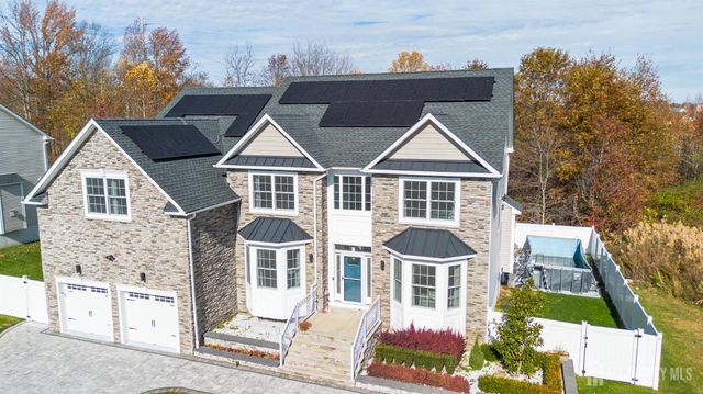 2 Hitching Post Place, Monroe, NJ 08831