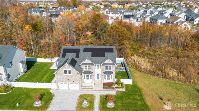 2 Hitching Post Place, Monroe, NJ 08831