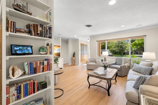 7940 3RD STREET N, St Petersburg, FL 33702