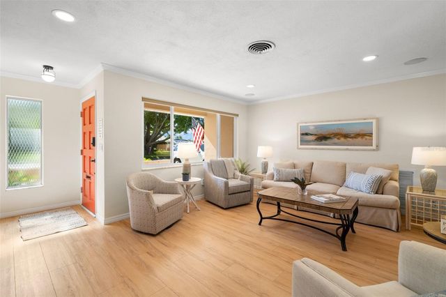 7940 3RD STREET N, St Petersburg, FL 33702