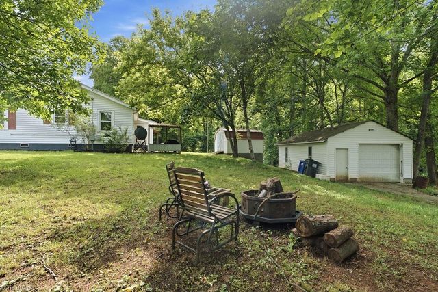 6433 Nc 268, Dobson, NC 27017