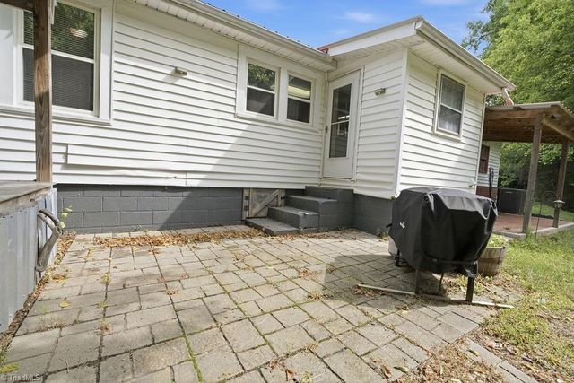 6433 Nc 268, Dobson, NC 27017