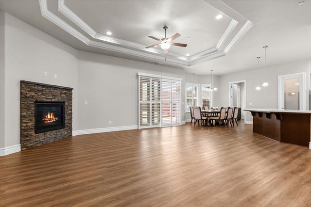 947 Doak Blvd, Ripon, CA 95366