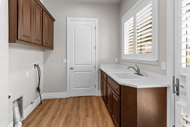 947 Doak Blvd, Ripon, CA 95366