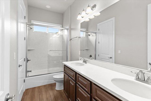 947 Doak Blvd, Ripon, CA 95366