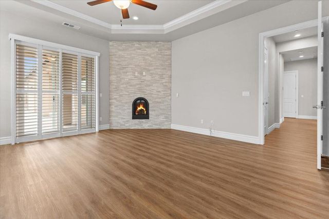 947 Doak Blvd, Ripon, CA 95366