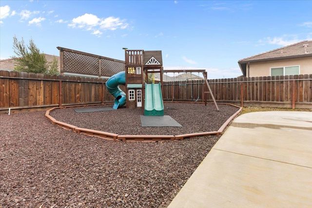 947 Doak Blvd, Ripon, CA 95366