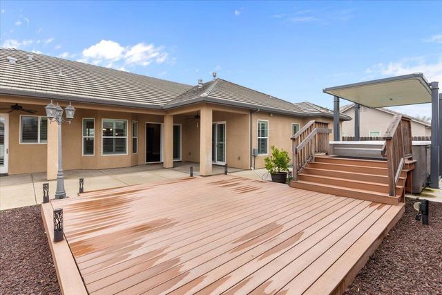 947 Doak Blvd, Ripon, CA 95366