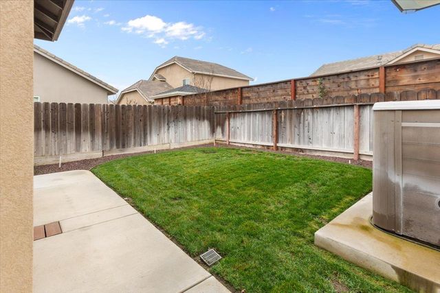 947 Doak Blvd, Ripon, CA 95366