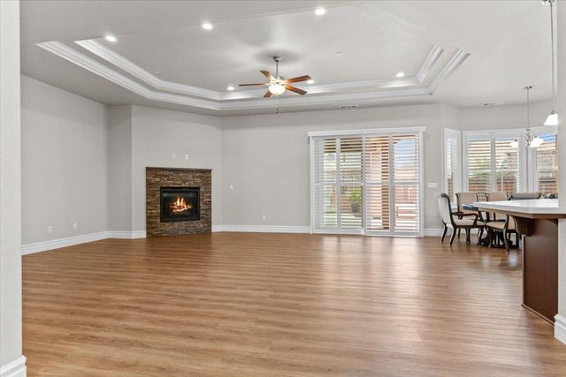 947 Doak Blvd, Ripon, CA 95366