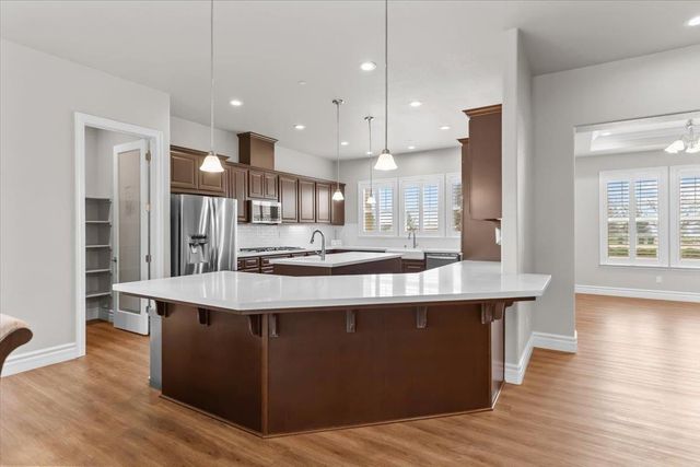 947 Doak Blvd, Ripon, CA 95366