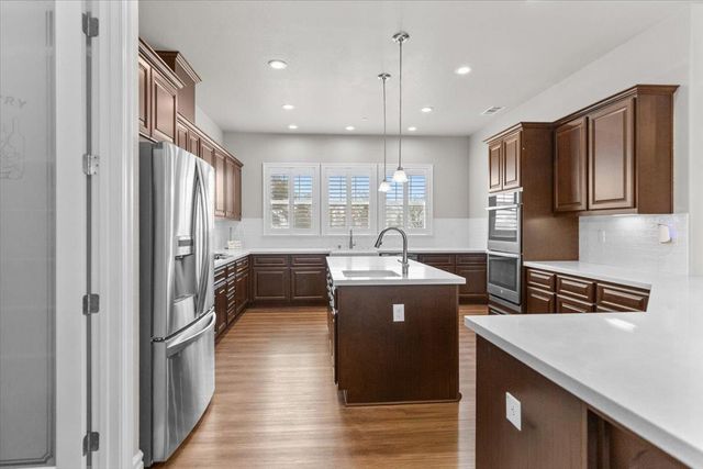 947 Doak Blvd, Ripon, CA 95366