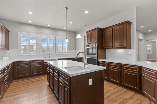 947 Doak Blvd, Ripon, CA 95366