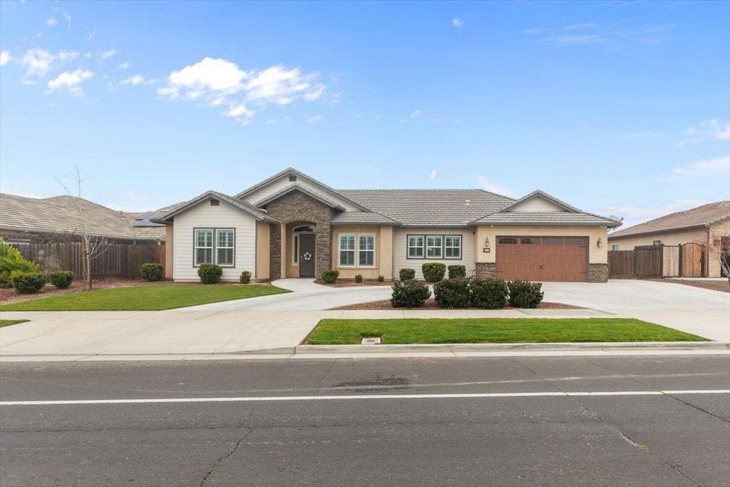 947 Doak Blvd, Ripon, CA 95366