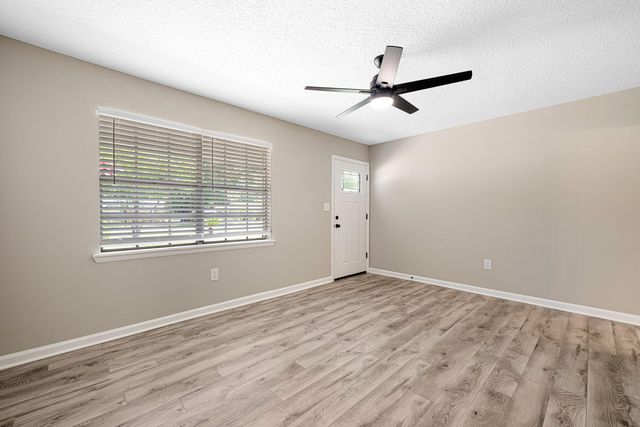 207 Oglesby Avenue, Crestview, FL 32536