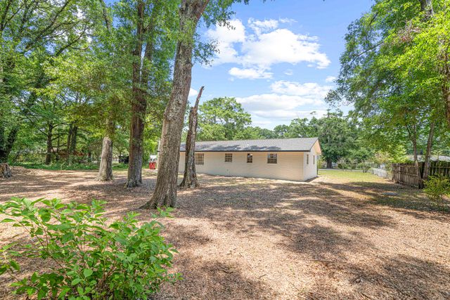 207 Oglesby Avenue, Crestview, FL 32536