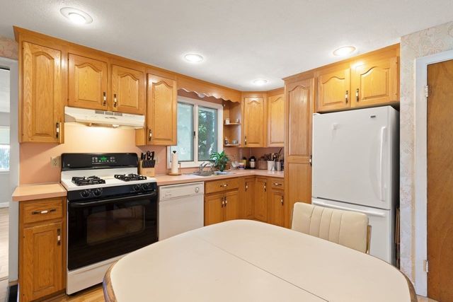 11 Imrie St, Randolph, MA 02368