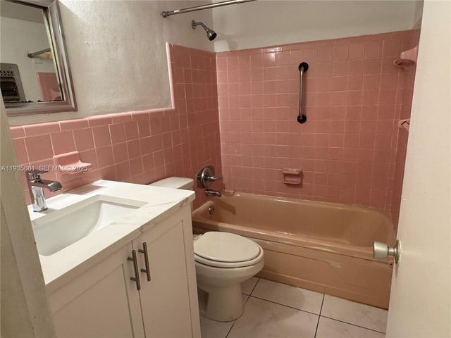 2020 NE 51st Ct 106, Fort Lauderdale, FL 33308