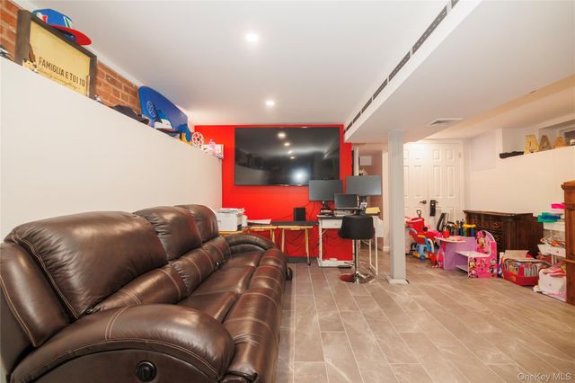 1715 Hering Avenue, Bronx, NY 10461