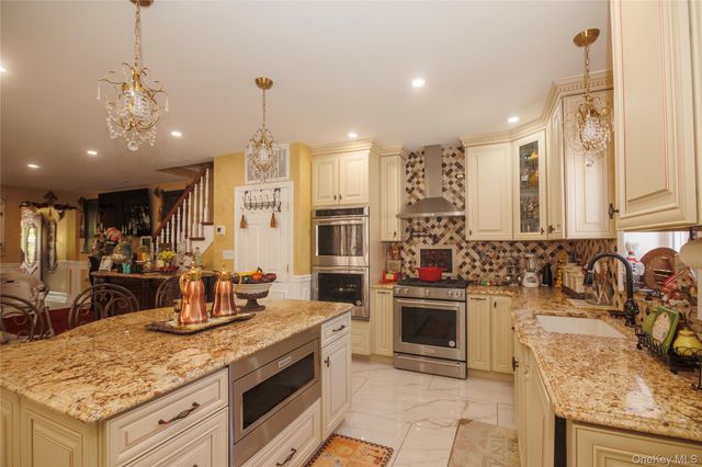 1715 Hering Avenue, Bronx, NY 10461