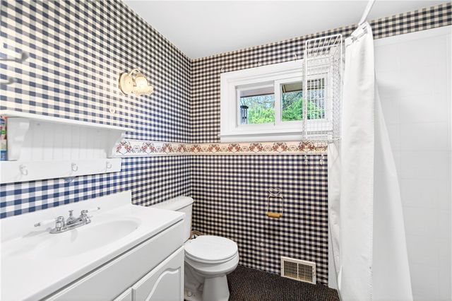 705 14th St., New Brighton, PA 15066
